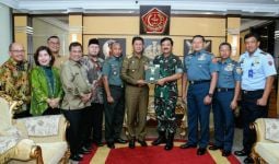 TNI Terima Sertifikat Hibah Lahan Pembangunan Mako Kogabwilhan I - JPNN.com