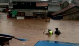 Tanggul Sungai Jebol, Perumahan Elite Kebanjiran - JPNN.com