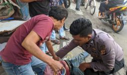 Aksi Heroik Brigadir Tawakal Lumpuhkan Pria Bersajam Pengancam Warga - JPNN.com