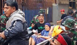Tim NU Peduli Bantu Evakuasi Warga Terdampak Banjir - JPNN.com