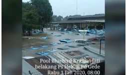 Sibuk Evakuasi Puluhan Taksi yang Terendam Banjir, Blue Bird Tetap Beroperasi - JPNN.com