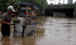 Pengungsi Banjir Jakarta Mencapai 19.709 Orang - JPNN.com
