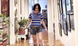Yuni Shara Kaget Sepatu Bot Miliknya Viral saat Banjir - JPNN.com
