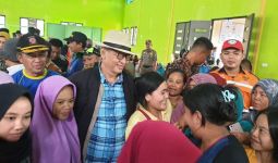 Gubernur Banten Tinjau Korban Banjir Bandang - JPNN.com