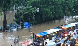 Jakarta Diguyur Hujan Lebat, Ini Titik-Titik yang Tergenang Banjir - JPNN.com