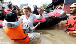 Nikita Mirzani Sumbang Rp 20 Juta untuk Korban Banjir di Ciledug - JPNN.com