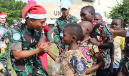Prajurit TNI Berbagi Keceriaan dengan Masyarakat Kongo Saat Perayaan Natal - JPNN.com
