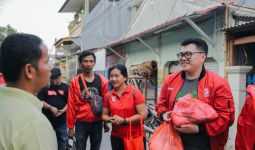 Dapur Solidaritas PSI Salurkan Makanan kepada Korban Banjir Jakarta - JPNN.com