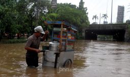 Pak Misbah Ungkap Keanehan Munculnya Air yang Menyebabkan Banjir Besar - JPNN.com