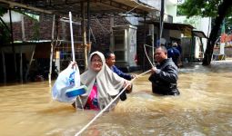 Waspada! Anies Sebut Tanggul Latuharhary Mulai Ada Rembesan Air - JPNN.com