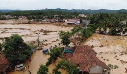 Kampung Muara Lebak Masih Terisolasi, Kapolda Banten: Lumpurnya Cukup Tinggi - JPNN.com