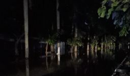 Perumahan Green Ville Jakarta Barat Masih Terendam Banjir dan Tanpa Listrik - JPNN.com