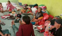 Pengungsi Korban Banjir Kesulitan Air Bersih - JPNN.com