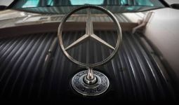 Bermasalah di Panel Sunroof, 744.000 Unit Mercedes-Benz Ditarik dari Peredaran - JPNN.com