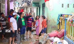 Gus Muhaimin Pimpin Normalisasi Selokan di Kampung Pulo - JPNN.com