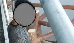 Anak Buah Kapal Ditemukan Tewas Tergantung di Jembatan - JPNN.com
