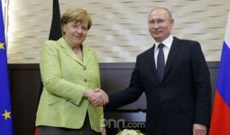 Bicarakan Krisis Timur Tengah, Putin Undang Angela Merkel - JPNN.com
