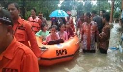 Hujan Beberapa Jam, Ratusan Rumah di Indramayu Kebanjiran - JPNN.com
