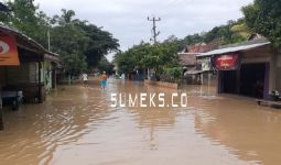 Jalan Lahat-Pagaralam-Empat Lawang Lumpuh akibat Banjir dan Longsor - JPNN.com