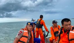 Kapal Nelayan Tenggelam di Teluk Jakarta, 16 Orang Jadi Korban, Tiga Tewas - JPNN.com