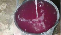 Warga Heboh, Air Sumur Mendadak Berwarna Merah Darah - JPNN.com