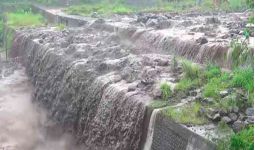 Banjir Lahar Dingin Gunung Semeru Ngeri-ngeri Sedap Tetapi Menguntungkan Penambang - JPNN.com