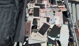 Handphone Bekas Selundupan Senilai Ratusan Juta Berhasil Diamankan - JPNN.com