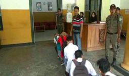 Pelajar Bolos Dihukum Menyanyi Indonesia Raya, Ternyata Tak Ada yang Hafal - JPNN.com