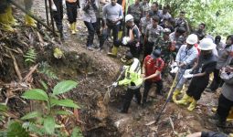 TNI-Polri Tutup Puluhan Lokasi Penambang Emas Ilegal di Bogor - JPNN.com