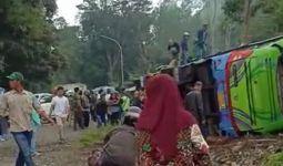 Bus Pariwisata Kecelakaan di Subang, 6 Orang Meninggal - JPNN.com
