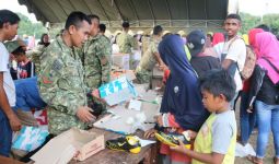 Satgas Pamtas RI-PNG Gelar Pasar Murah di Papua - JPNN.com