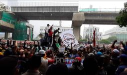 Ada Demo di Gedung Kemenkumham, Transjakarta Alihkan Sejumlah Rute - JPNN.com