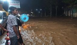Banjir Memutus Akses Jalan Raya Garut-Cikajang - JPNN.com