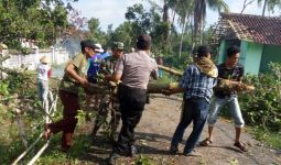 Puluhan Rumah di Lampung Tengah Rusak Diterjang Angin Puting Beliung - JPNN.com