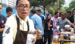 Ngebet Jadi Wagub DKI, Politikus PKS Jualan Kopi di Area CFD - JPNN.com