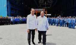 Lihat Nih Kemesraan Jokowi dan Prabowo Saat Tinjau Kapal Selam - JPNN.com