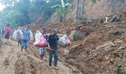 Desa Sudah Hancur Akibat Bencana Longsor, Ribuan Warga Siap Direlokasi - JPNN.com