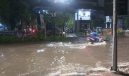Surabaya Banjir, Kali Ini Lumayan Parah - JPNN.com
