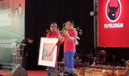 Selama 3 Jam Kang Emil Melukis, Spesial Buat Megawati Soekarnoputri - JPNN.com