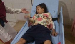 Tangan Bocah 7 Tahun Terjepit Eskalator Mal - JPNN.com