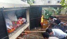 Balai Karantina Musnahkan Beragam Komoditas Ilegal Termasuk Daging Babi - JPNN.com