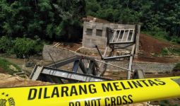 Jembatan Cibalagung Cianjur Ambruk - JPNN.com
