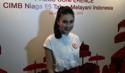 Duh, Sandra Dewi Jerawatan Karena Nonton Drama Korea - JPNN.com