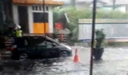 Proyek Tol Cisumdawu Bikin Gerbang Tol Cileunyi Terendam Banjir - JPNN.com