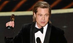 Brad Pitt Akhirnya Bawa Pulang Penghargaan Oscar - JPNN.com