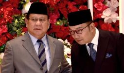Sempat Berseberangan, Prabowo dan Kang Emil Tampak Akrab di Acara Pernikahan - JPNN.com