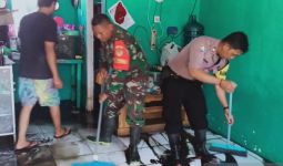 TNI dan Polri Kompak Bantu Warga Bersihkan Rumah Pascabanjir di Serang - JPNN.com