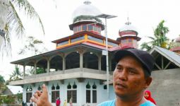 Warga Nagari Aie Tajun Bisa Beribadah di Masjid Sejak Ada Bantuan PJU Tata Surya - JPNN.com