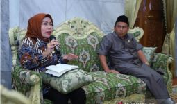 Puluhan Honorer K2 Mengadu Nasib ke Ratu Tatu - JPNN.com