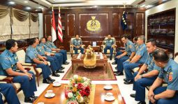 Kasal Terima Pelaporan Korps Kenaikan Pangkat 13 Perwira Tinggi TNI AL - JPNN.com